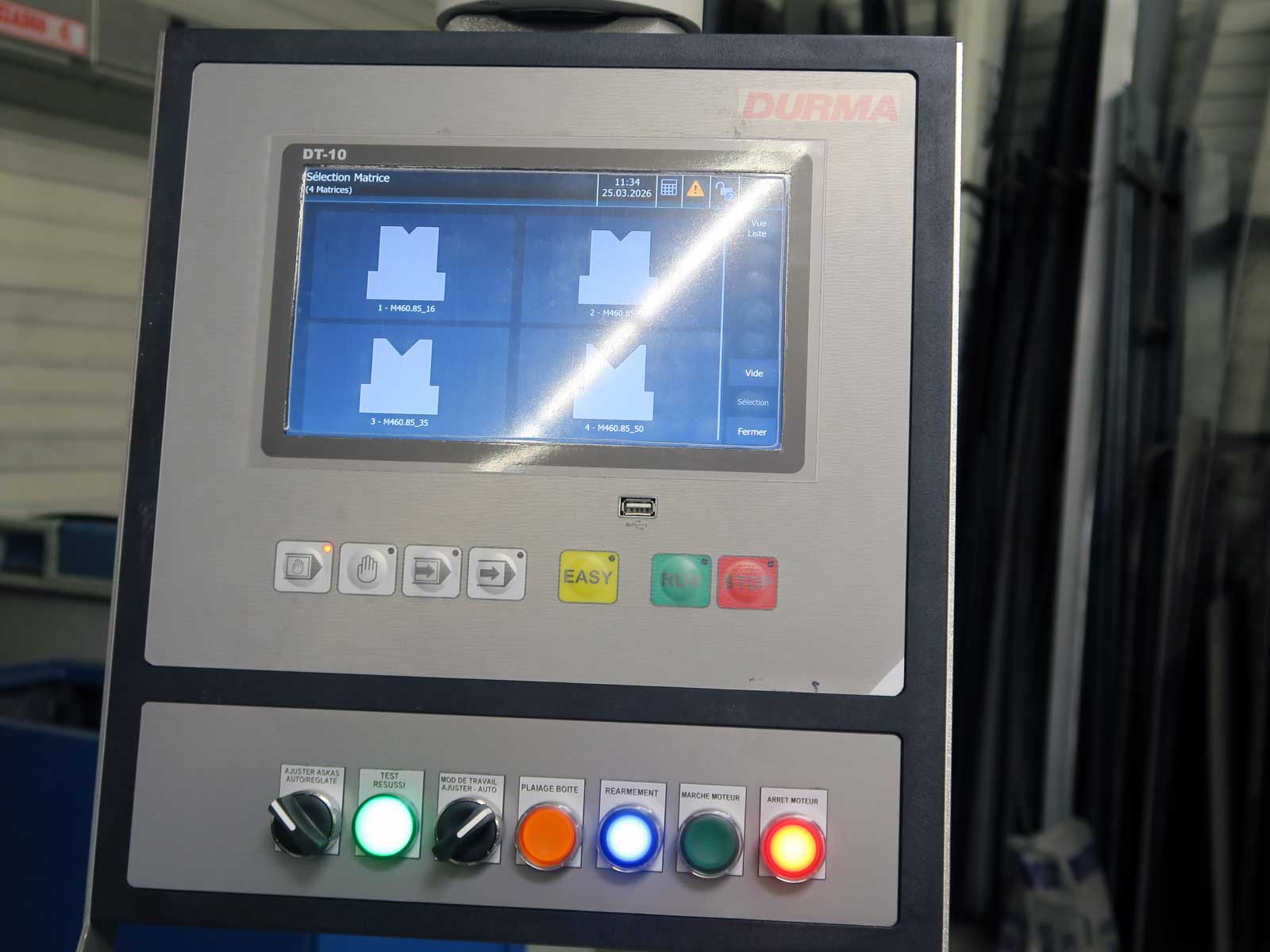 plieuse-commande-numerique-2 Plieuse à commande numérique (détail)